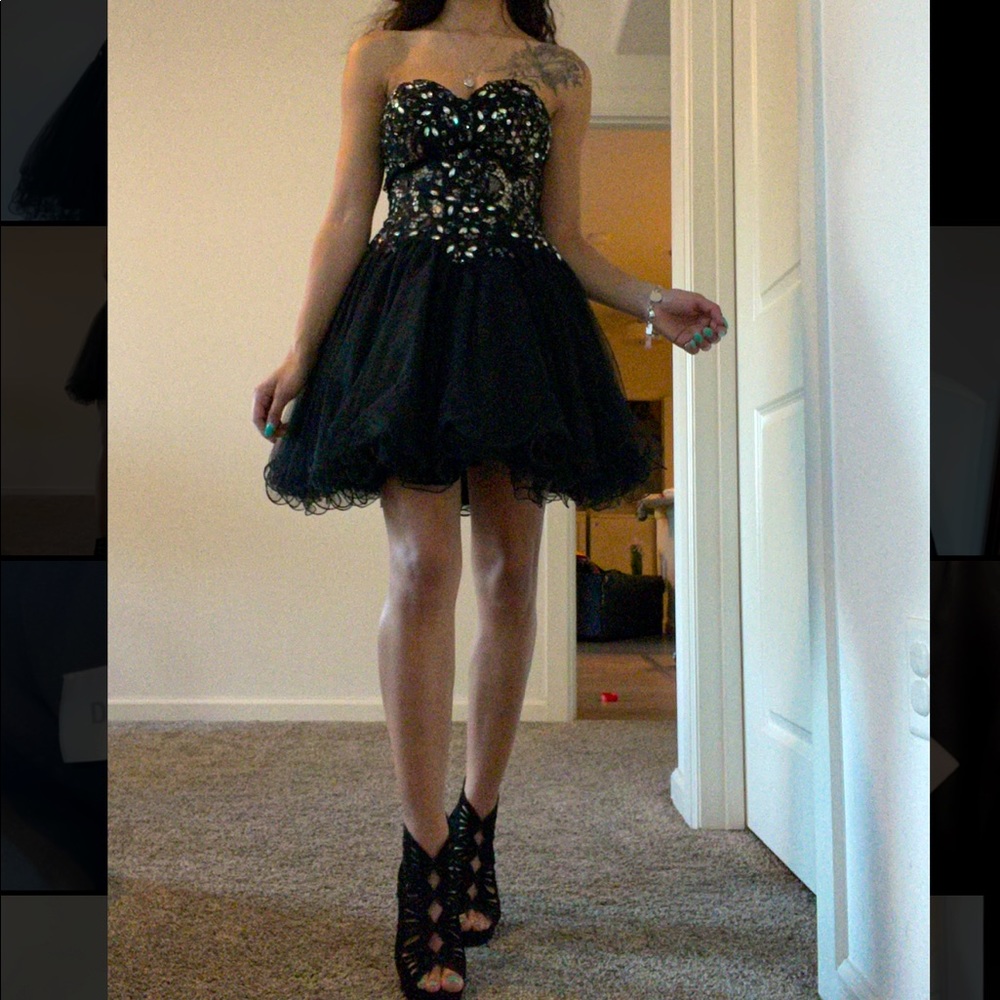 Used Corset Back Black & Champagne color Quiñceanera Court ruffle Dress Size XS